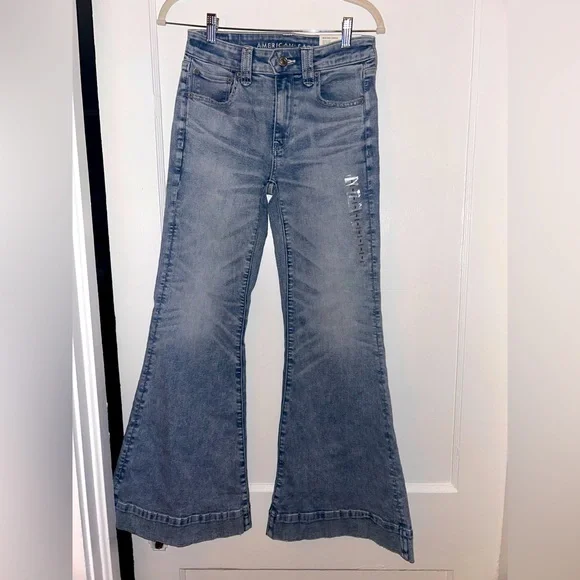 American Eagle Outfitters Women's high rise Festival Flare Jeans sz 2 short NWT - Picture 1 of 15